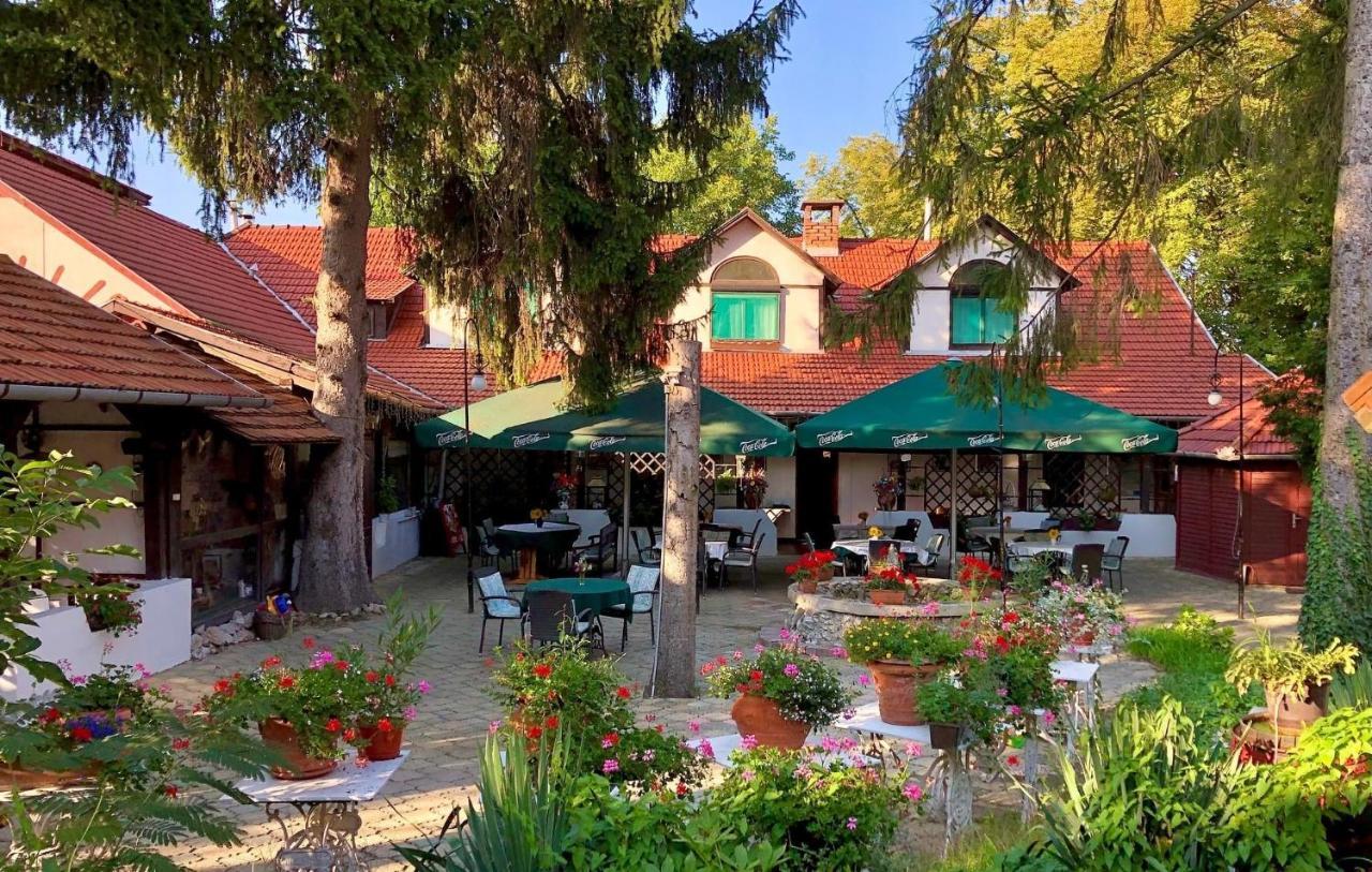 Talizman Etterem Panzio Miskolc Exterior foto
